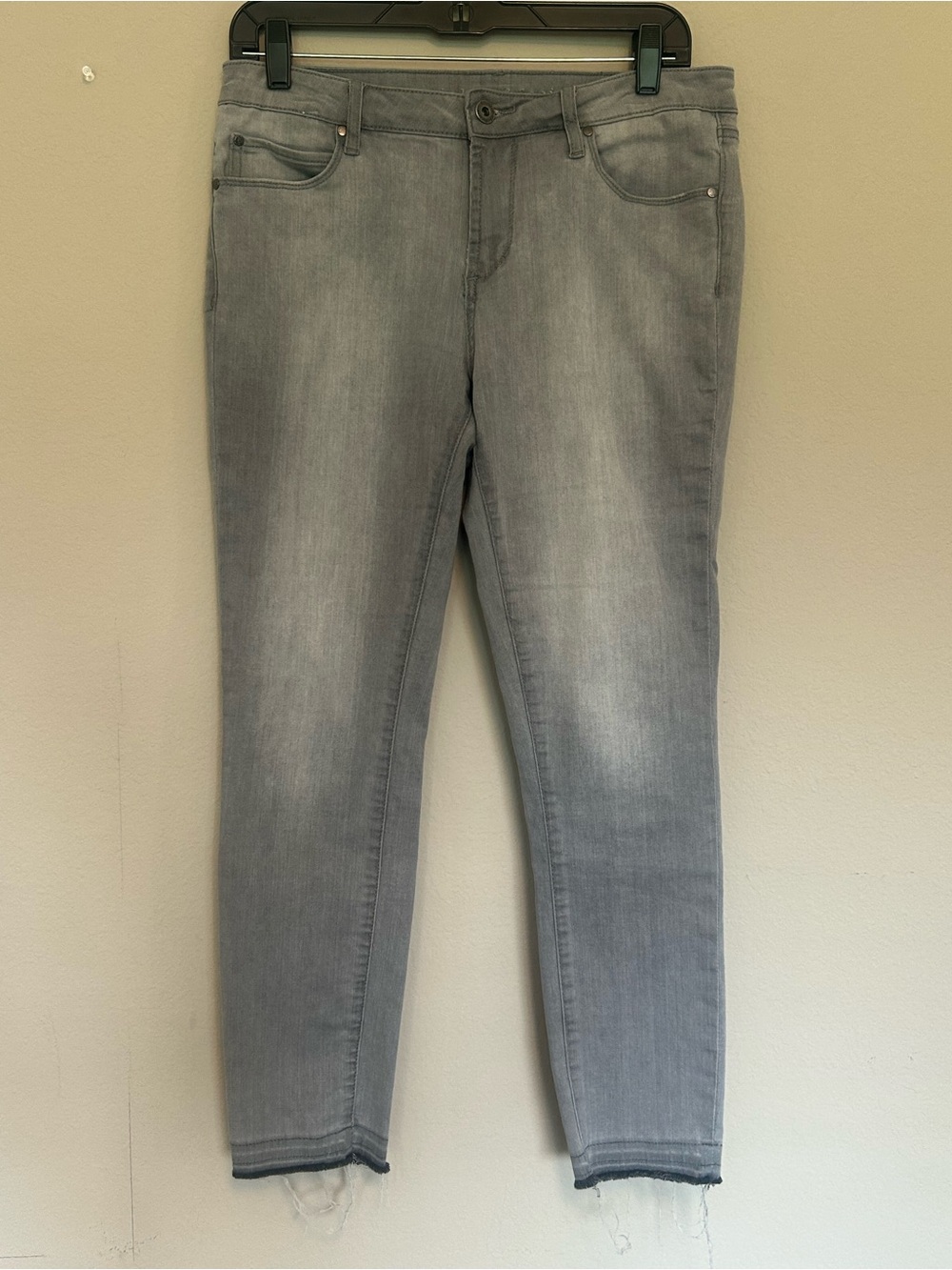 Articles of Society Gray Skinny Jeans Women's Size 29 Frayed Raw Hem Stretchy
